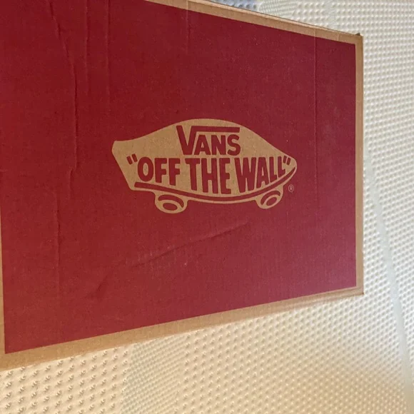 NEVER WORN!! vans Sk8-hi red with suede detail size 6.5 - Picture 2 of 6